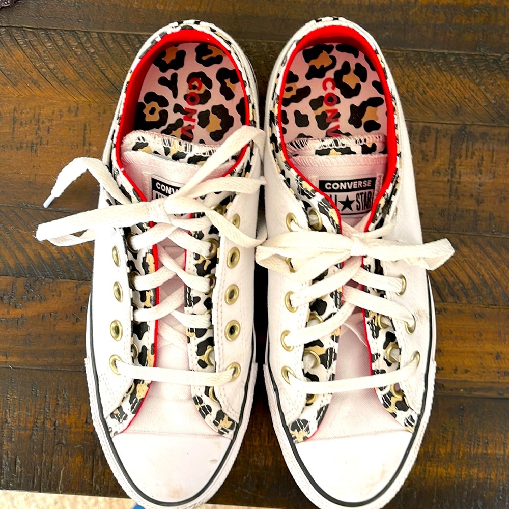 Converse! White & Leopard